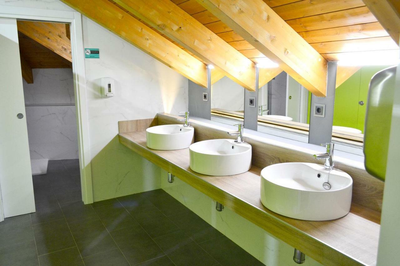 Albergue Alda Pilgrim レオン エクステリア 写真